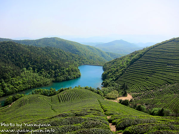 福泉山半山处的湖泊 福泉山半山处的湖泊